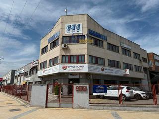 Edifici  Titanio. Venta de edificio esquina aluminiotitanio, parcialmente alquilad