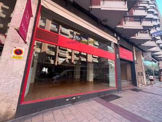 Location Local commercial à Juan de juni 8. Alquiler de local en calle juan de juni