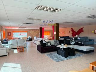 Rent Industrial building  Soria. Alquiler de navelocal en avad de soria primera linea