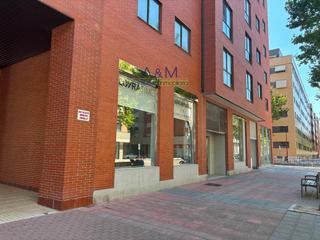 Local Comercial en Calle Monasterio de Yuste