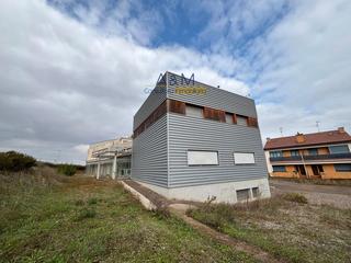 Fabrikhalle  Camino san miguel. Nave en venta con oficinas y con vivienda y bodega en logroño