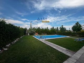 Chalet  Moral. Chalet independiente en viana de cega con piscina