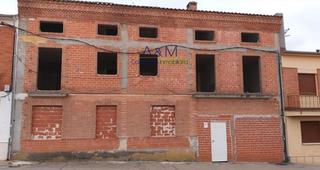 Edifici  Valverdes. Edificio en construcción en portillo  valladolid
