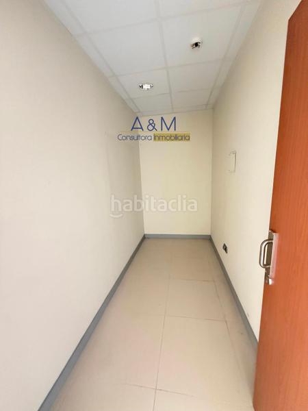 Foto 0e8250fa-f0cf-4b2e-a677-922886e79d7e. Location local commercial dans calle aluminio 23 dans Valladolid