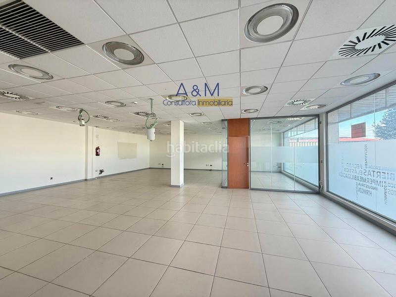 Foto 663282a9-c24f-41f6-908c-026a1810e679. Location local commercial dans calle aluminio 23 dans Valladolid