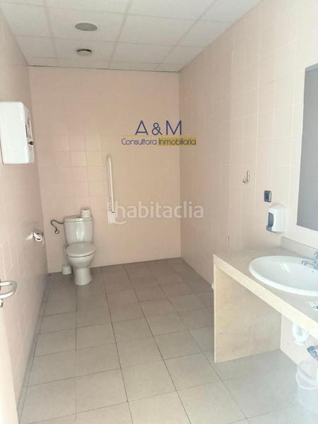 Foto a6790d72-bab3-4f37-849c-cda7d863e330. Location local commercial dans calle aluminio 23 dans Valladolid