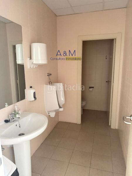 Foto b9a2b854-e9b0-4dc6-aca4-3e834cca4ac1. Location local commercial dans calle aluminio 23 dans Valladolid