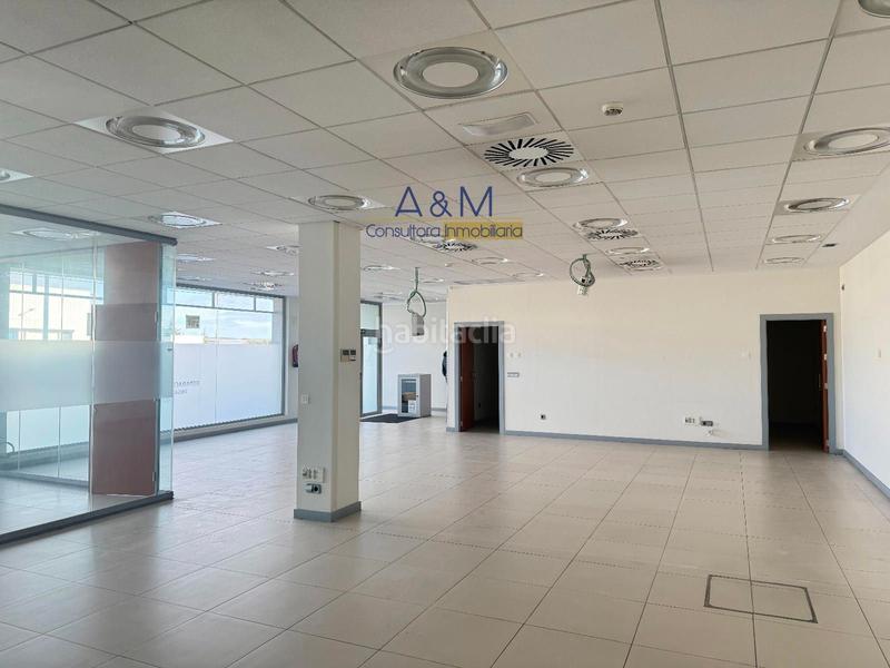 Foto fd9b44da-fd0d-49b6-965b-85755821f5c5. Location local commercial dans calle aluminio 23 dans Valladolid