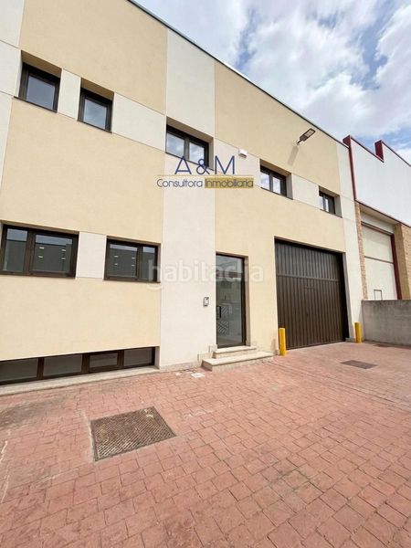 Foto ebcb2ae5-1867-4d5d-986d-76f947cd2684. Nau industrial a Cistérniga