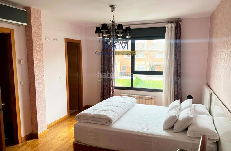 Foto aa09089f-6d77-4038-a5c8-7cc944a65b3e. Casa pareada en atalaya 5 pareado zona vallsur alquilado en Valladolid
