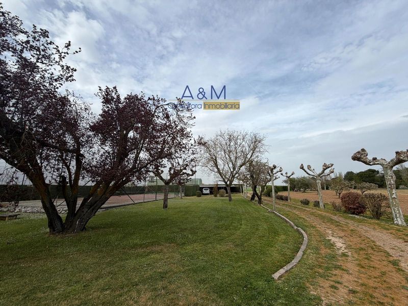 Foto 8f1d09dd-ff7f-4a0d-b570-636909724e41. Xalet amb calefacció aparcament piscina a Laguna de Duero