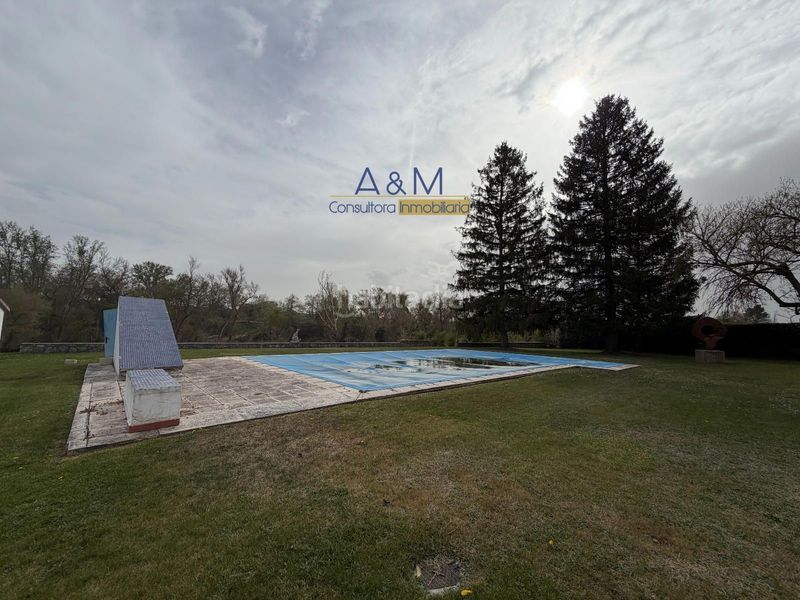 Foto a0a6bf5d-aac4-4e53-a54a-c46a29515514. Xalet amb calefacció aparcament piscina a Laguna de Duero