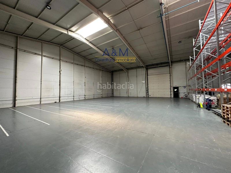 Foto e71b9384-7db4-43dd-8906-cb1eeac98aff. Nau industrial a Mojados