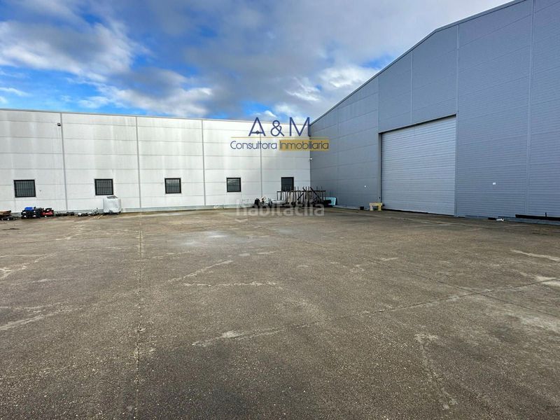 Foto f0f53e50-8ba5-47b6-a64e-9f2bd447b4dc. Nau industrial a Mojados