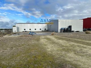 Location Bâtiment à usage industriel  Matapozuelos. Ventaalquiler de nave y parcela en mojados