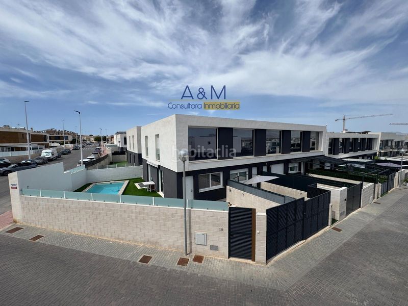 Foto f8d7af0d-187e-40c9-9804-906e2902c064. Casa adossada a malta a Monte y Mar Santa Pola