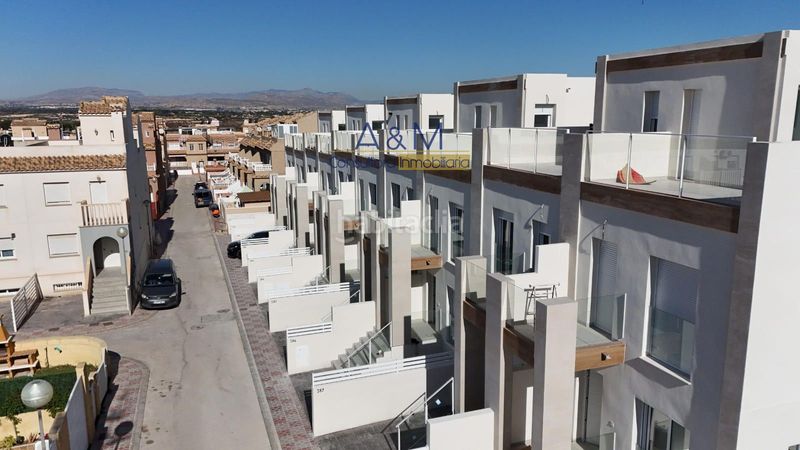 Foto d83ebd62-5c1a-40b4-8fc0-6fc5cee7dc28. Casa adossada amb aparcament piscina a Monte y Mar Santa Pola