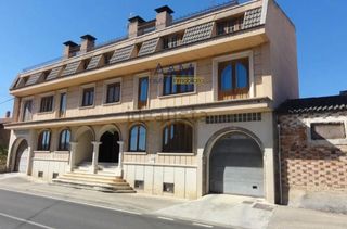Towny house  Onésimo redondo. Vivienda pareada en pesquera de duero