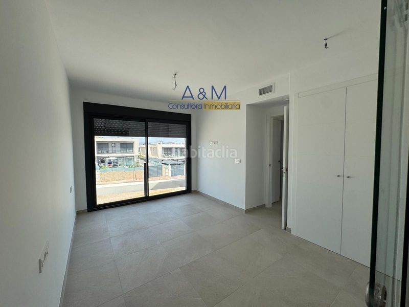 Foto 279e93a4-bd81-4487-8457-cea8d0b3f4b1. Casa aparellada amb aparcament piscina a Monte y Mar Santa Pola