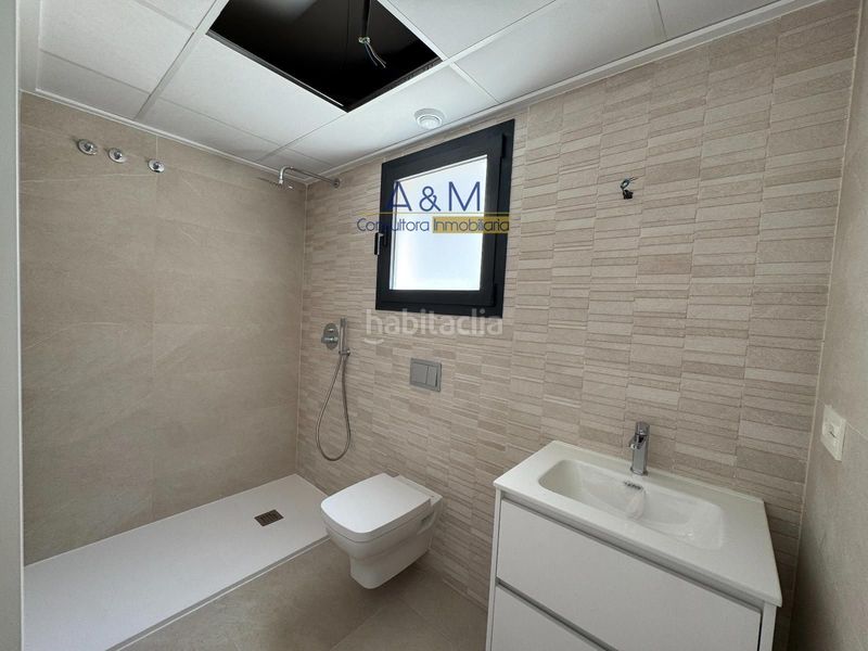 Foto d0ff2367-ba07-4cb1-9fbf-84349cf4cc2a. Casa aparellada amb aparcament piscina a Monte y Mar Santa Pola