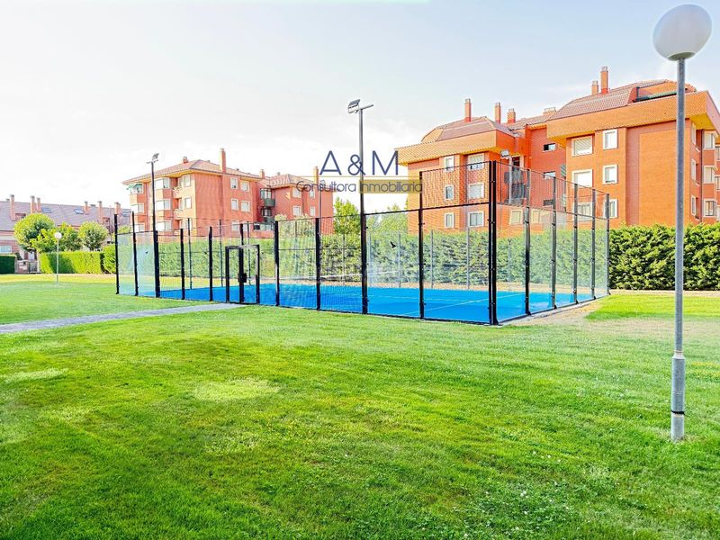 Foto 321ca7e7-6a43-4102-847e-3baf88e4e94e. Àtic amb calefacció aparcament a Parque Alameda - Paula López Valladolid