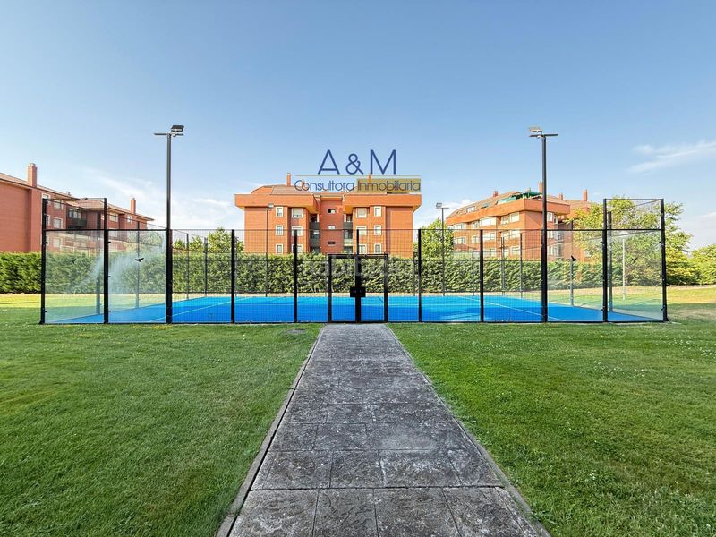 Foto be0dae2c-7159-4e9e-b762-1fdae225aea1. Àtic amb calefacció aparcament a Parque Alameda - Paula López Valladolid