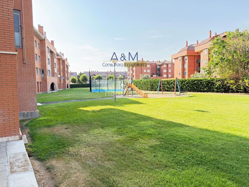 Foto e9cdbef8-9aad-4742-a147-3628e23f4776. Àtic amb calefacció aparcament a Parque Alameda - Paula López Valladolid