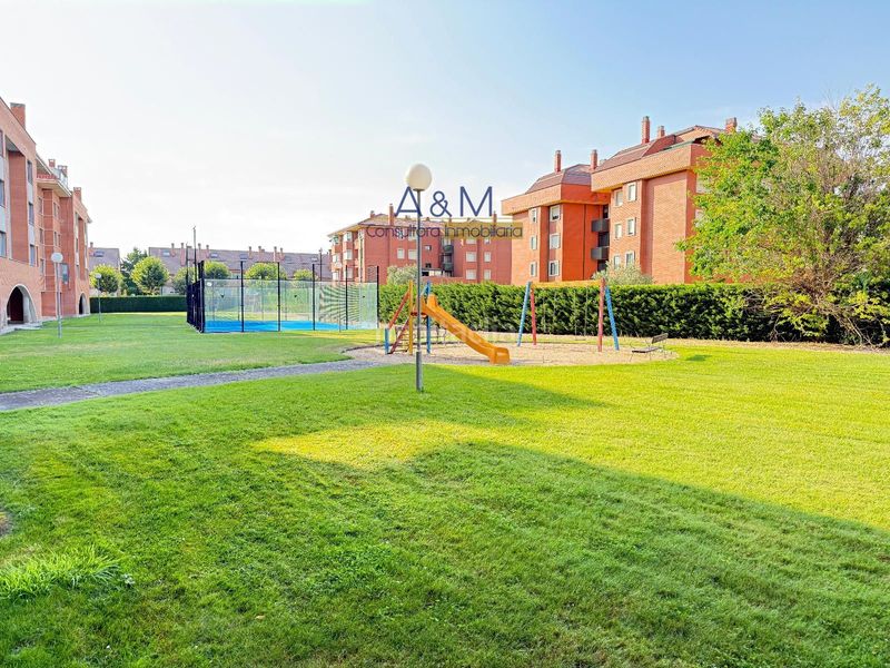 Foto fb0a798b-af77-4b7b-ad85-8e1e1ed207ba. Àtic amb calefacció aparcament a Parque Alameda - Paula López Valladolid