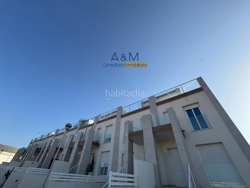 Foto a56442ab-d6d7-4de5-b481-5900f991c2d3. Casa adossada amb aparcament piscina a Monte y Mar Santa Pola