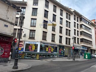 Business premise in calle Bajada de la Libertad
