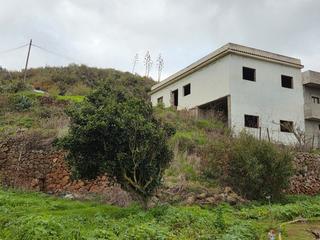 Masia en Tegueste. En venta casa por finalizar obra con finca