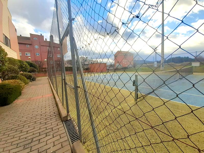 Foto 150e635b-b29f-41b0-8a85-46d1d52b23d1. Casa aparellada amb calefacció aparcament piscina a Logroño