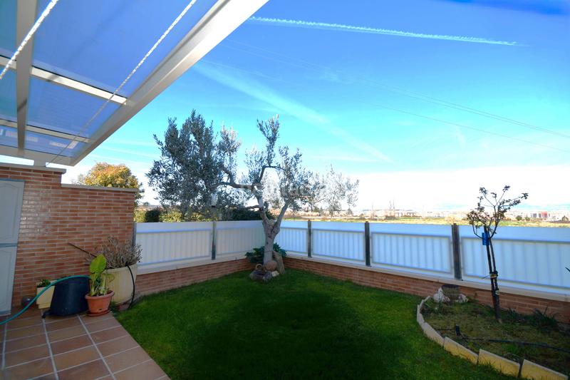 Foto caf85b71-3ac8-4c3f-98c9-63f2289e3001. Casa aparellada amb calefacció aparcament piscina a Logroño