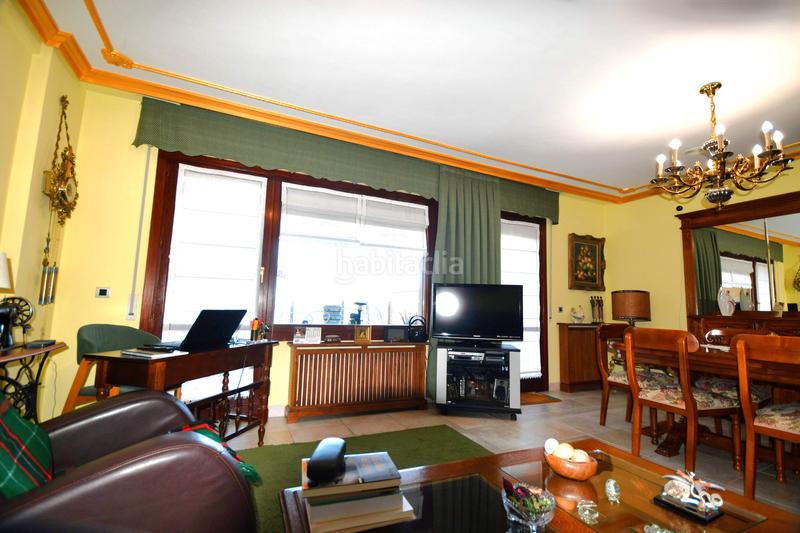 Foto ebe091ce-6fd2-49cf-b2c9-eb16ac39c961. Casa aparellada amb calefacció aparcament piscina a Logroño