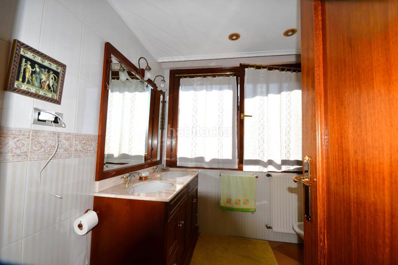 Foto aae1b5c8-273a-4e84-836b-872a9a85a781. Casa pareada en Avenida Madrid Logroño