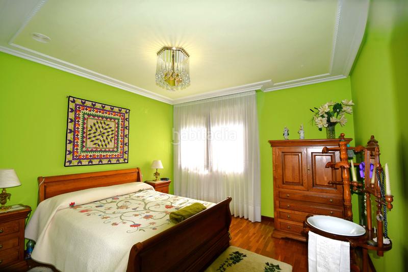 Foto d1695272-faa2-48db-8484-4f298cbbdcba. Casa pareada en Avenida Madrid Logroño