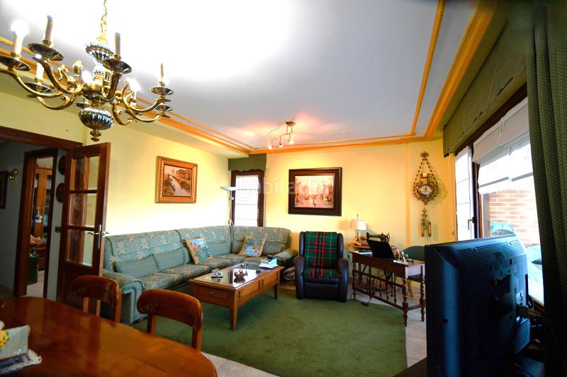 Foto db4785c1-3b3c-4271-9e72-2470e0e7be42. Casa pareada en Avenida Madrid Logroño