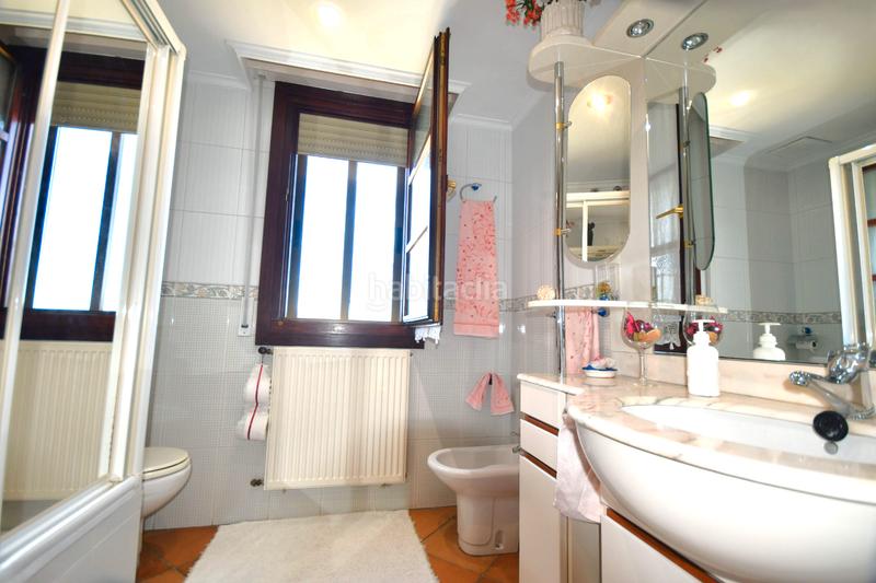 Foto 2ef9ffa1-ec2f-4a46-857f-918ab3d946c6. Towny house with heating parking pool in Avenida Madrid Logroño