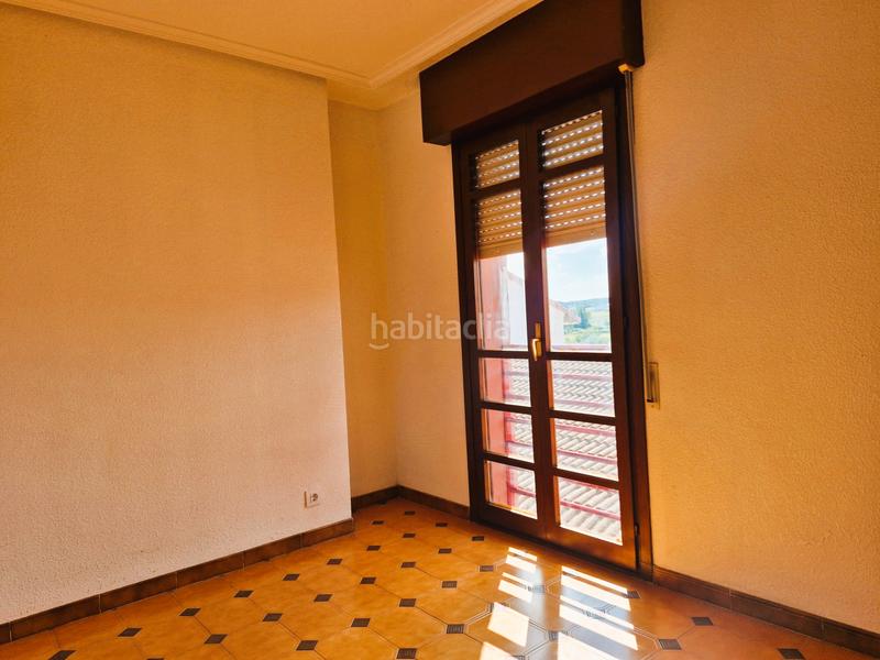 Foto 83adb03b-8378-4986-a7ce-3a90add2ebf3. Edifici a Corera