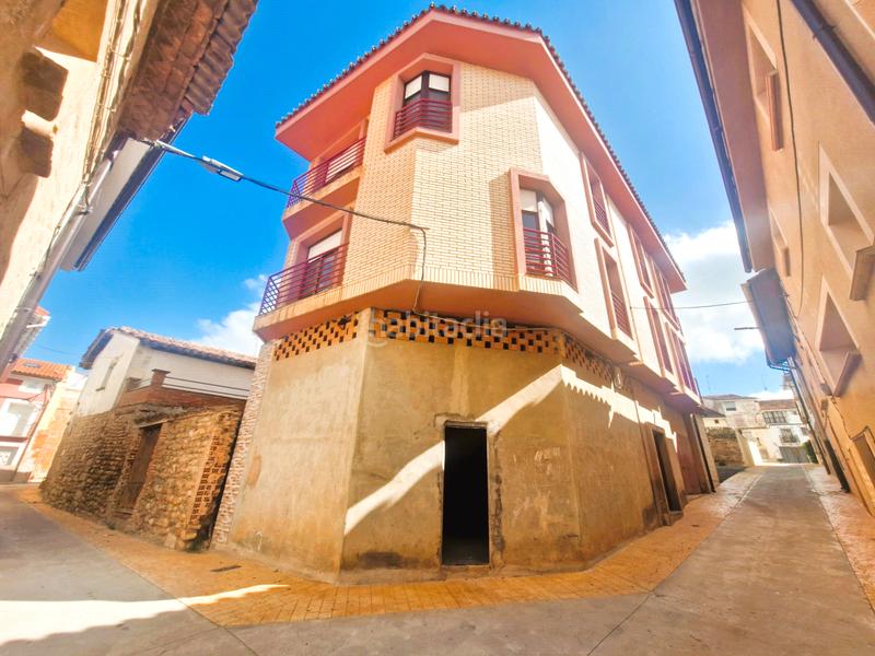 Foto dabf0b9c-ecf9-4d7b-9c4e-c62bcb8a963a. Edifici a Corera