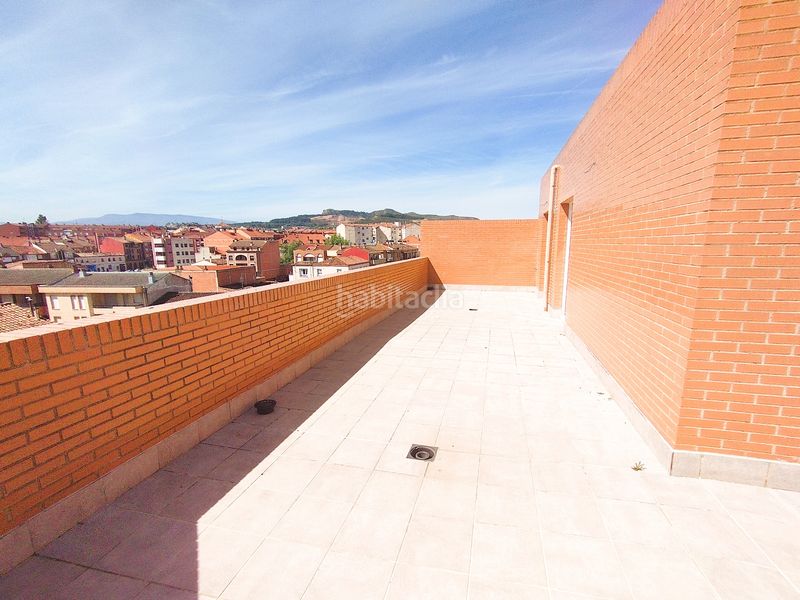 Foto 5424f3ed-f6ce-44fb-8c99-3785dfd8dec6. Àtic amb calefacció a Lardero