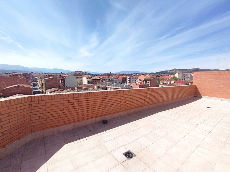 Foto 721e0a44-a6c8-42b0-810a-f0c4254b80d4. Àtic amb calefacció a Lardero