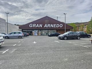 Nave industrial en Arnedo. Nave comercial con zona de parking