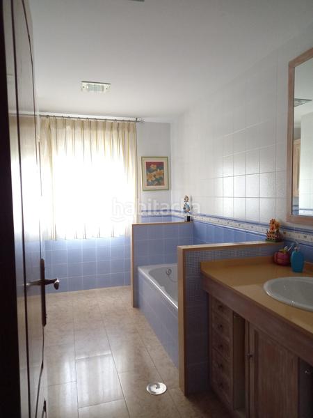 Foto ba271fcd-582e-4488-bb04-5dd20b5431f9. Semi detached house with parking in Renfe - Bulevar 1ª y 2ª Fase Jaén