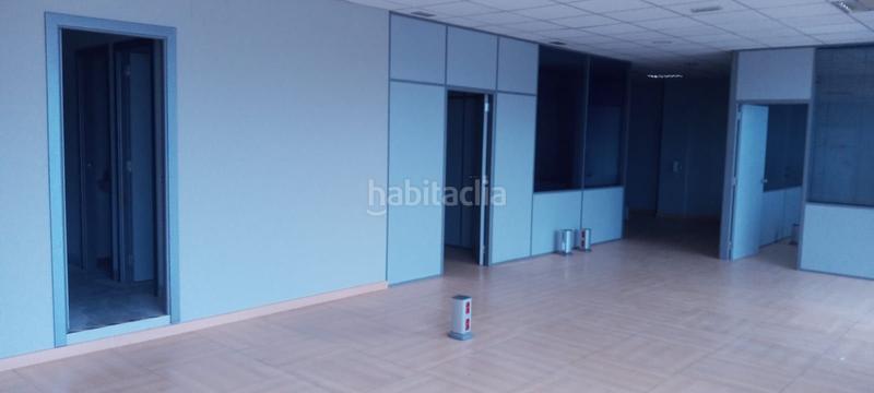 Foto 2b02dbcd-252a-4a97-b5c4-c70f38ad6bc3. Location bureau avec parking dans Someso - Matogrande Coruña (A)