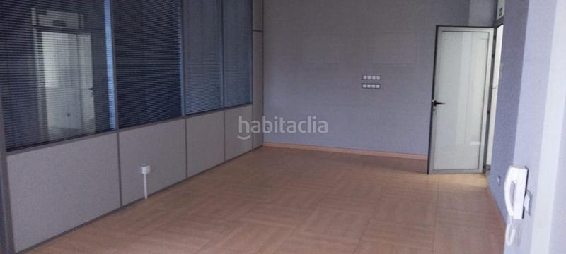 Foto 3369f8d0-8759-4895-9978-eaf0fabf10ee. Location bureau avec parking dans Someso - Matogrande Coruña (A)