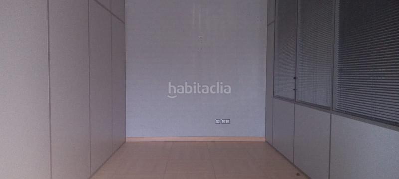 Foto 9c020e83-520f-46dd-9c48-96590effd357. Location bureau avec parking dans Someso - Matogrande Coruña (A)