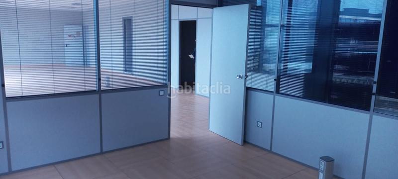 Foto 80151a37-1eae-454c-a723-0ac531d2163d. Miete büro mit parking in Someso - Matogrande Coruña (A)