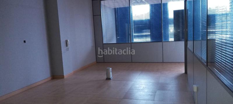 Foto a404f6d5-bea1-42d9-9d59-1b1b1c21f2b4. Miete büro mit parking in Someso - Matogrande Coruña (A)