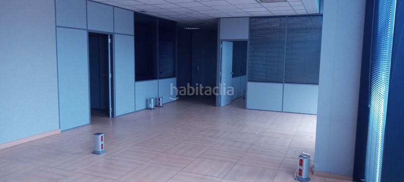 Foto f044f3be-c472-440a-99ba-ec8520348cdf. Miete büro mit parking in Someso - Matogrande Coruña (A)